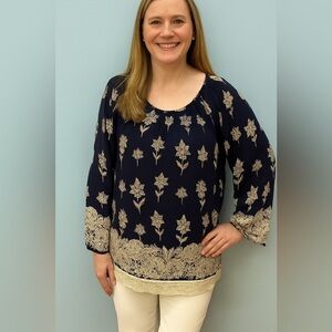 LIZ CLAIBORNE BLACK AND WHITE PULLOVER TOP SIZE MEDIUM GENTLY WORN